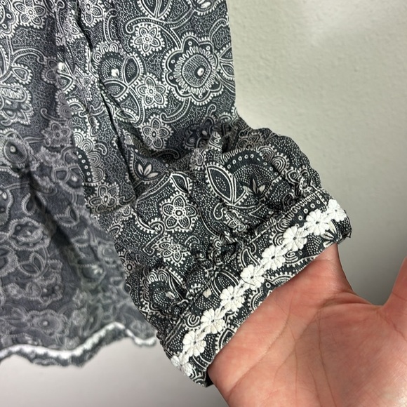 Free People Bohemian Grey White Embroidered Mini Dress size 6 - Picture 3 of 11